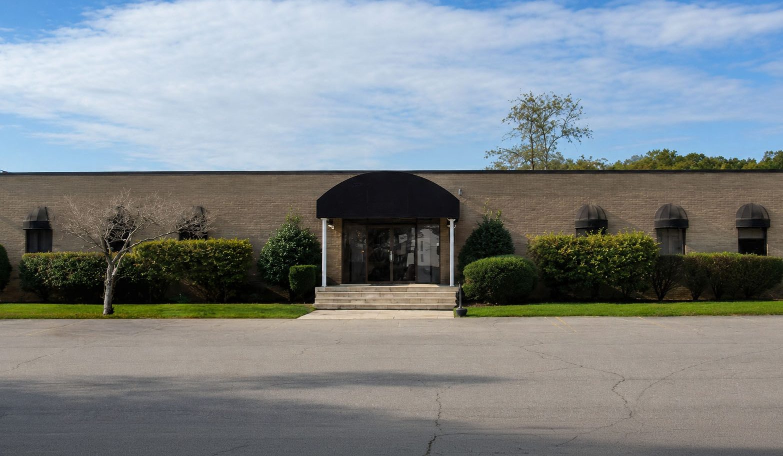 Exterior of Platinum Executive Suites where Lighthouse Counseling is located